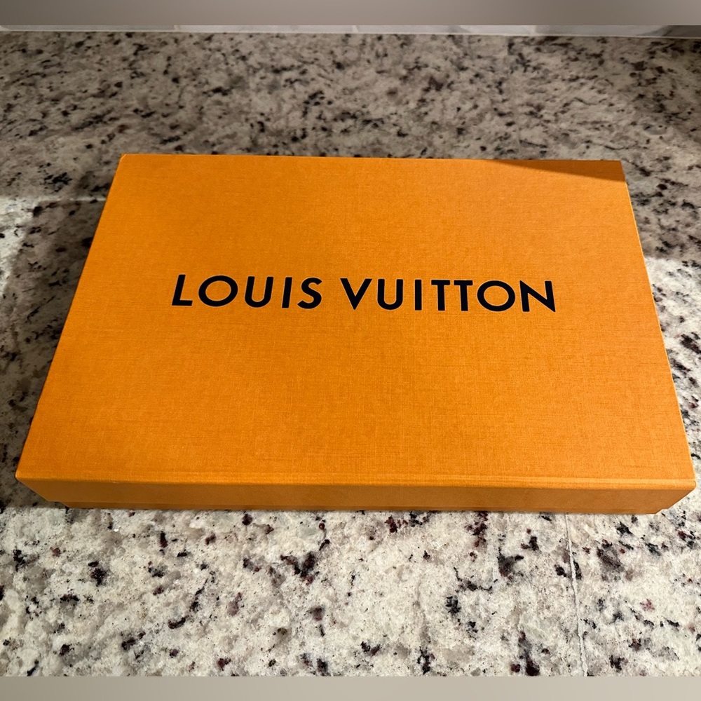 Louis Vuitton box set: includes orange box, tissue paper and ribbon